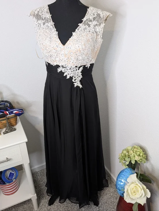 Mac Duggal Black and Cream Formal Gown - Picture 4 of 6